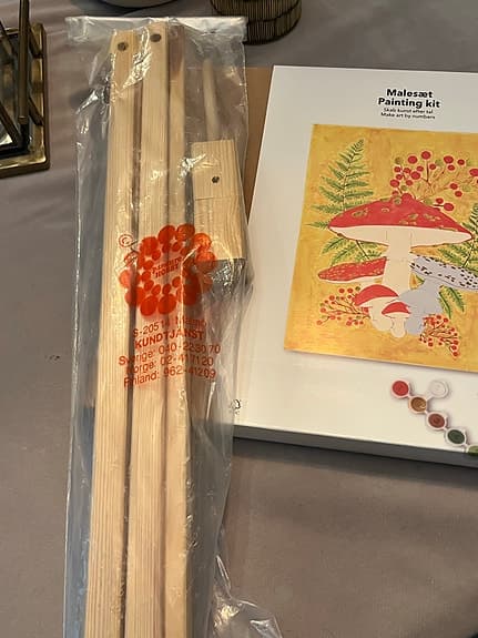 Oöppnat Måla efter nummer-set med svampmotiv + bordsstaffli från pandorna