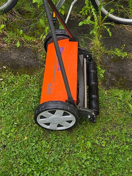 Handjagad cylindergräsklippare orange Husqvarna  novolette 540