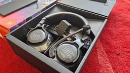 Nästan nytt JBL Quantum 810 Wireless gaming-headset – ANC + Dual Wireless