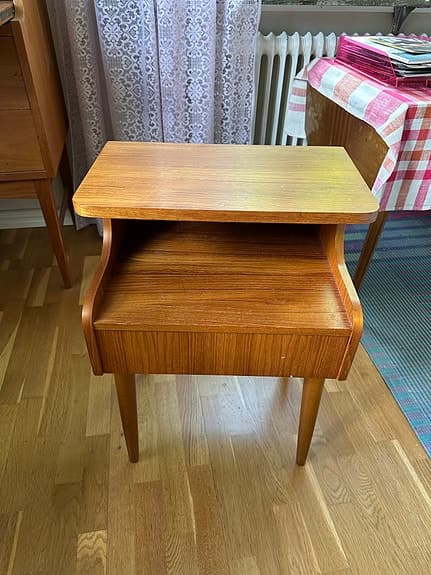 Sängbord i teak
