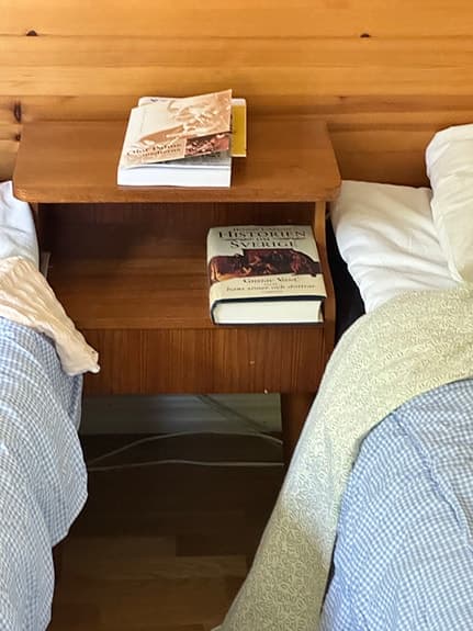 Sängbord i teak