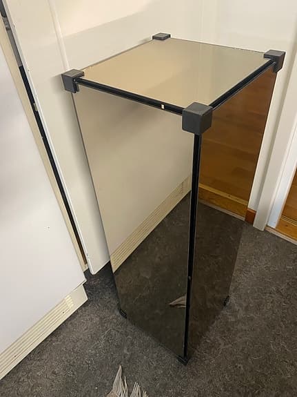 IKEA / piedestal med spegelglas