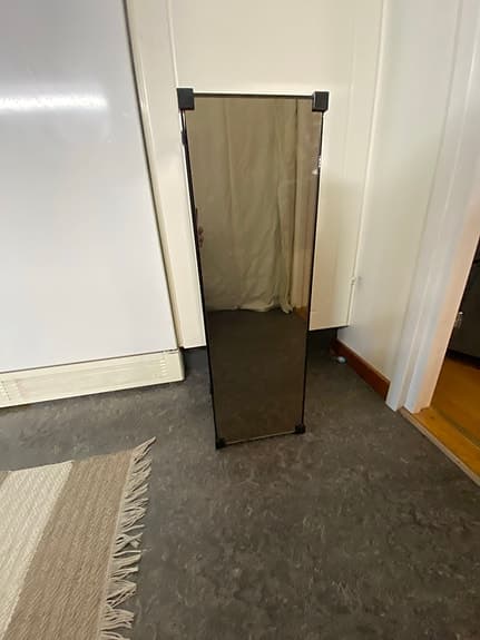IKEA / piedestal med spegelglas