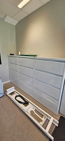 Metallskåp med lador och lås- 2 st