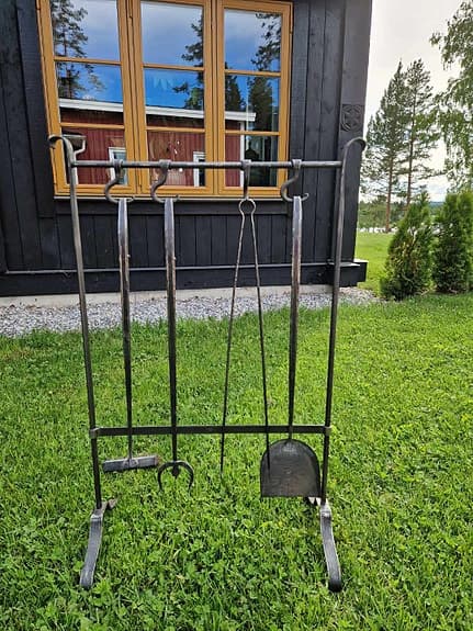 Eldställ från wira bruk.  Stora modellen med 4 krokar.