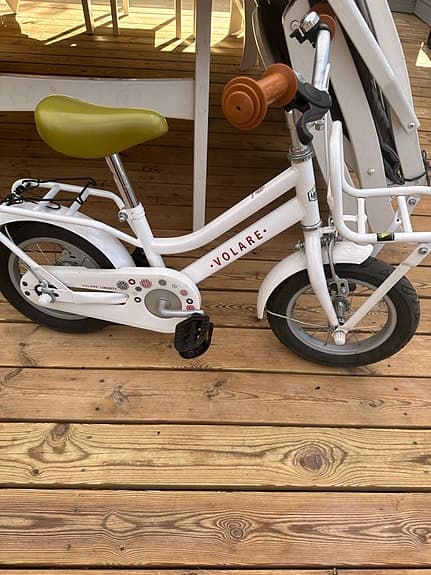 🚲 Volare Liberty barncykel 12 tum med cykelkorg – fint skick