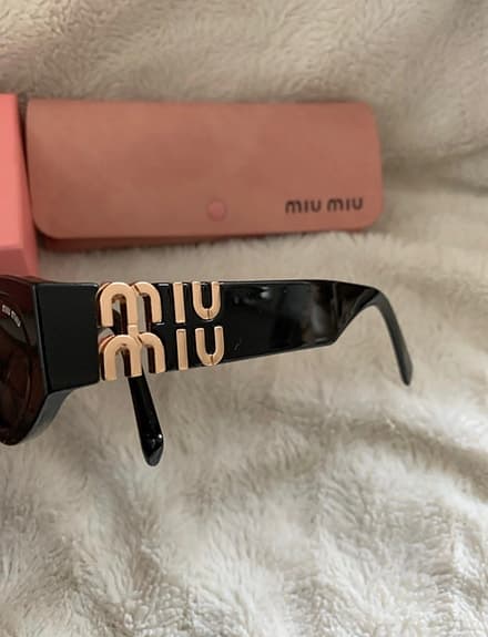 Miu Miu solglasögon