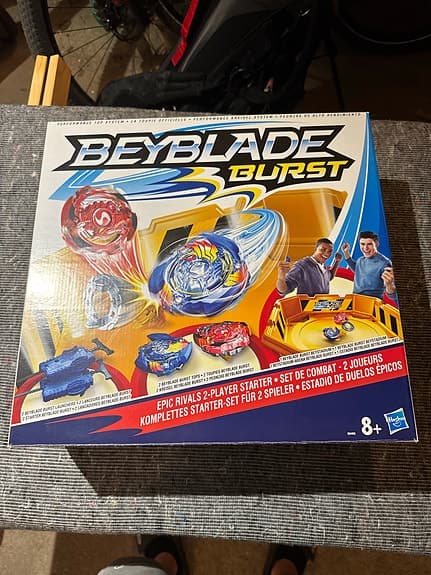 Beyblade Burst spelset med arena och snurror