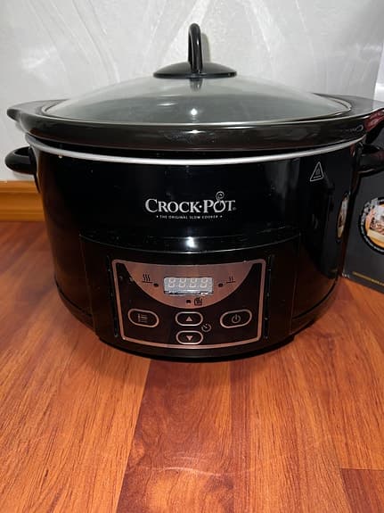 Crock pot slow cooker