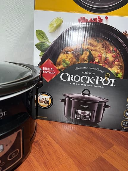 Crock pot slow cooker