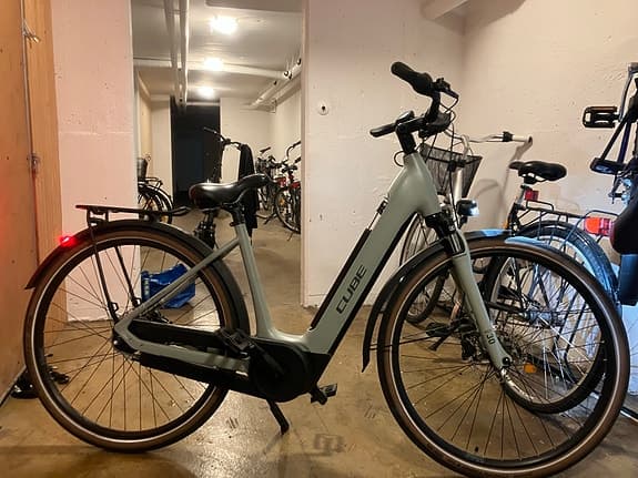Cube hybrid elcykel