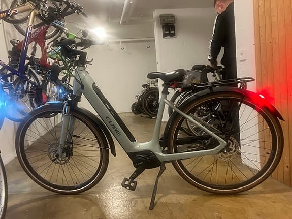 Cube hybrid elcykel