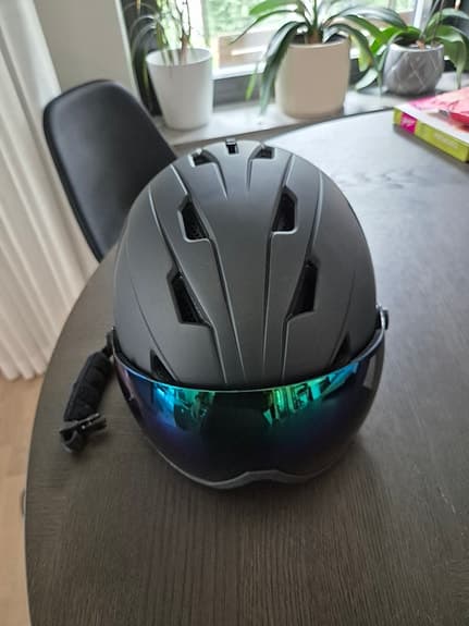 Everest Svart skid- och snowboardhjälm med visir stl L