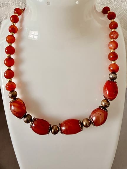 Vintage halsband med äkta karneol – stora handslipade stenar – 46 cm – 40 g