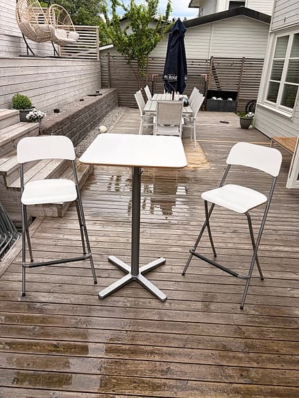 Ståbord och stolar
