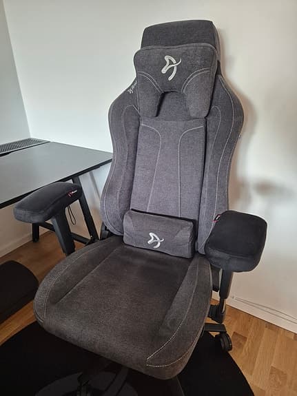 Gamingstol och bord + Tillbehör