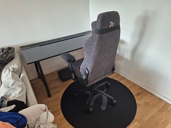Gamingstol och bord + Tillbehör