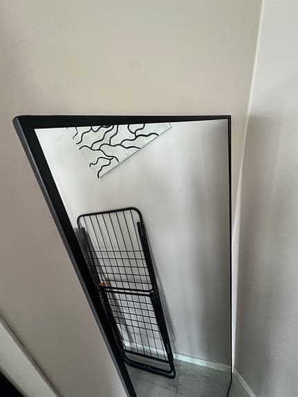 spegel från mio med svart ram