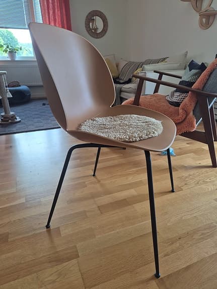 Stolar Gubi beetle chair