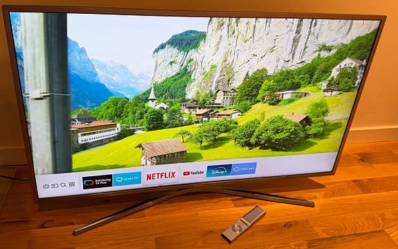 Samsung 40” 4K UHD Smart TV