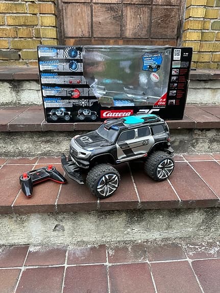 Carrera RC radiostyrd bil svart