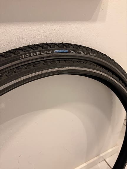 Schwalbe Winter Active cykeldäck 28 tum svart