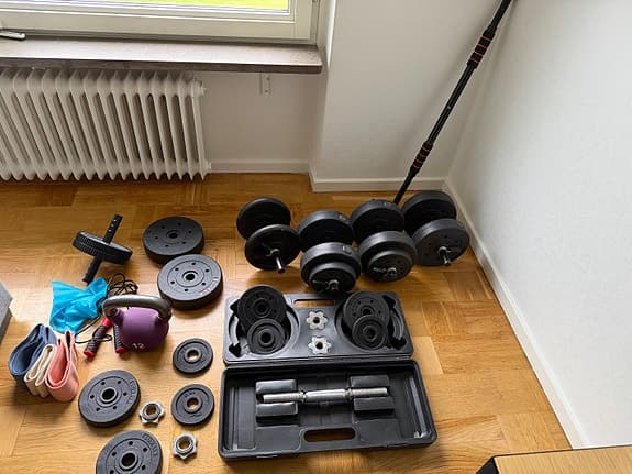 Hantelset och vikter med stång och kettlebell
