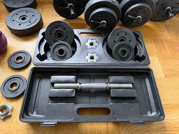 Hantelset och vikter med stång och kettlebell