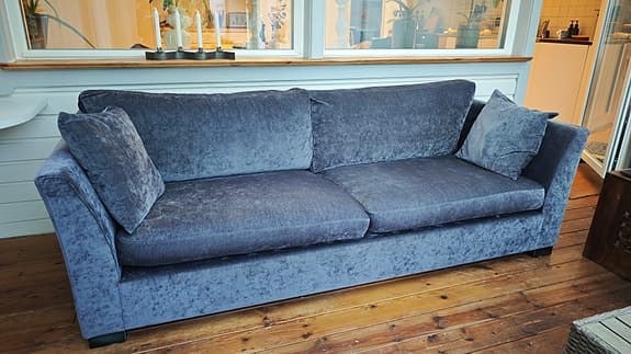Mio sammetssoffa – varsamt använd ✨
