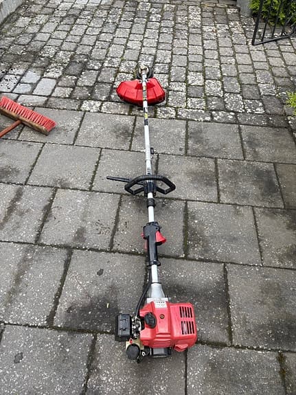 Meec grästrimmer bensindriven röd