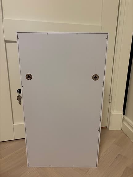 Vägghängt smyckesskåp med spegel och lås - Vit