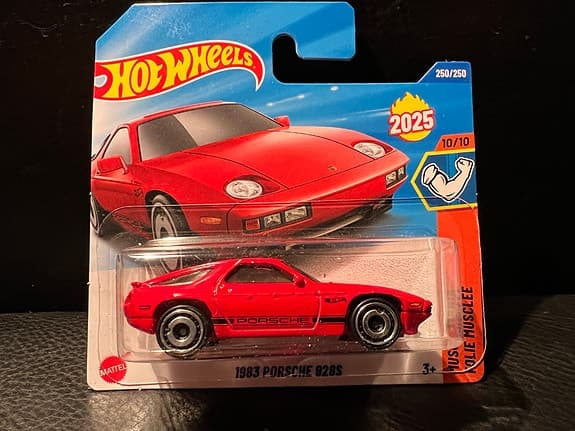 Hot Wheels 1983 Porsche 928S röd leksaksbil