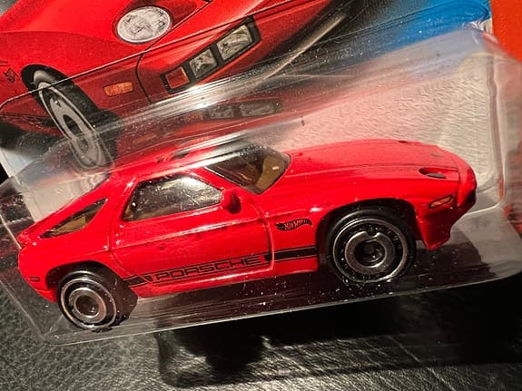 Hot Wheels 1983 Porsche 928S röd leksaksbil
