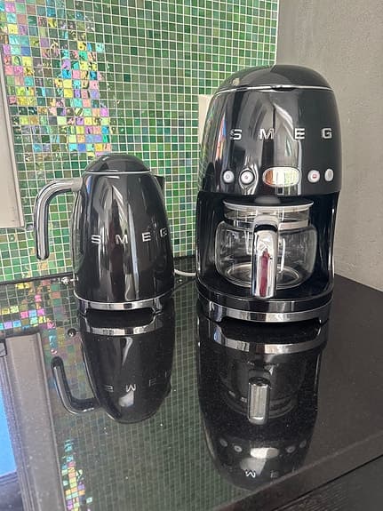Smeg kaffebryggare och vattenkokare svart