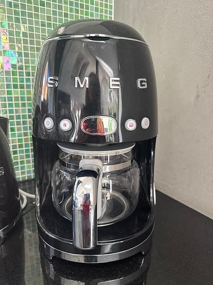 Smeg kaffebryggare och vattenkokare svart