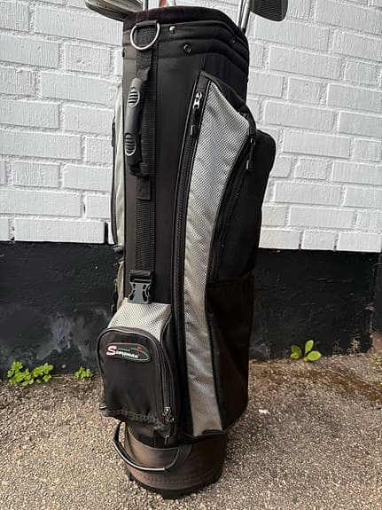 Golfbag svart/grå med klubbor