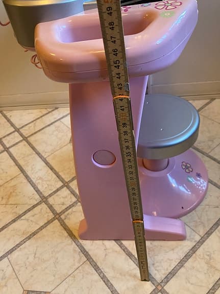 Rosa leksakspiano med mikrofon och pall