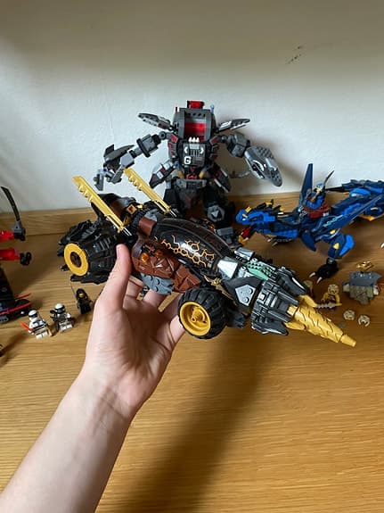 LEGO Ninjago fordon, drake, robot och gubbar
