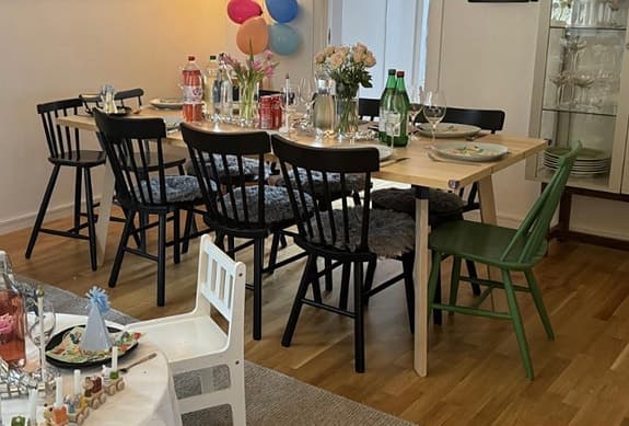 Matbord YPPERLIG