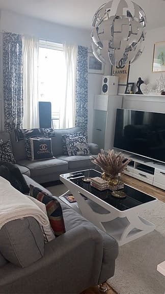 Hej, jag säljer min soffa