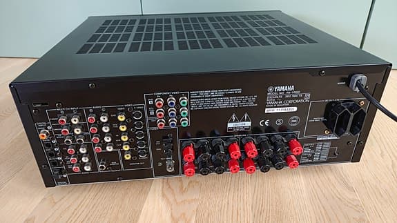 Yamaha receiver RX-V550