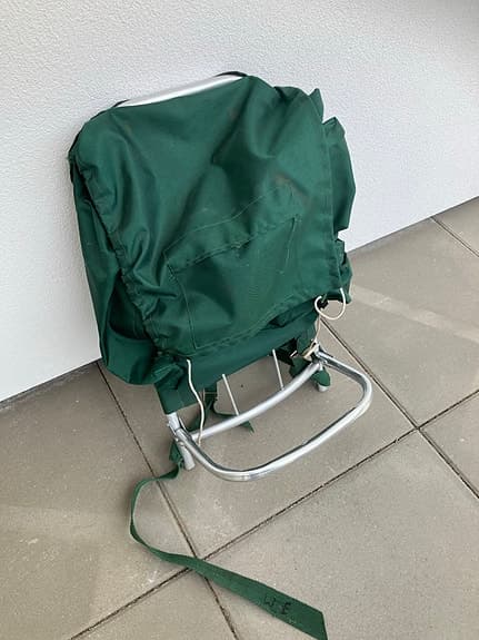 Grön bärstol/ramryggsäck med aluminiumställning