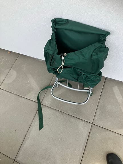 Grön bärstol/ramryggsäck med aluminiumställning