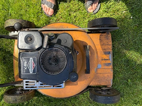 Gräsklippare Stiga Kommun 48 och Trimmer Partner Colibri