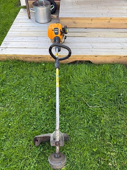 Gräsklippare Stiga Kommun 48 och Trimmer Partner Colibri