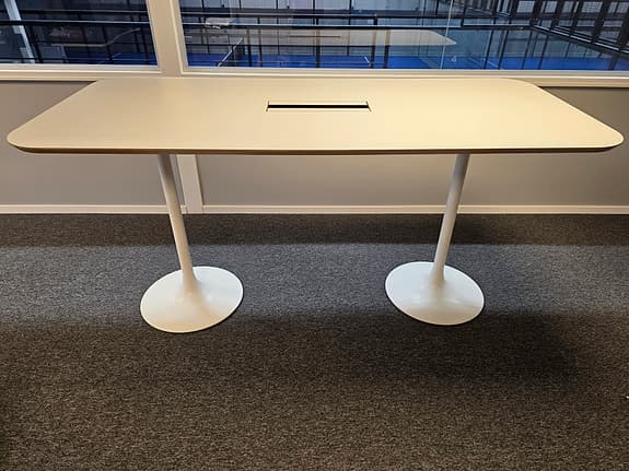 Högt konferensbord Kinnarps