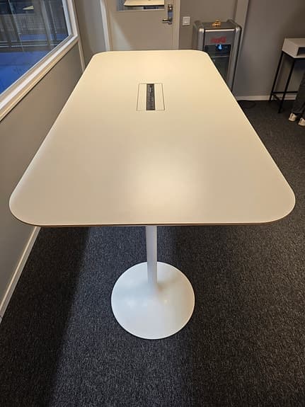 Högt konferensbord Kinnarps