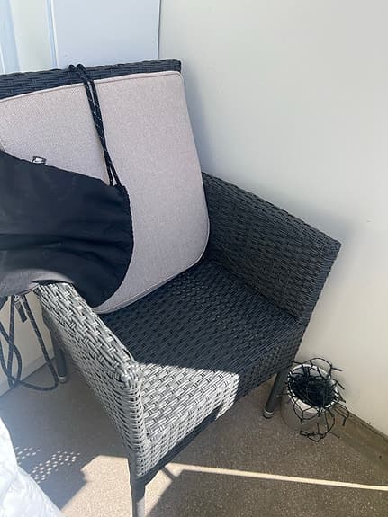 Bord m 2 stolar