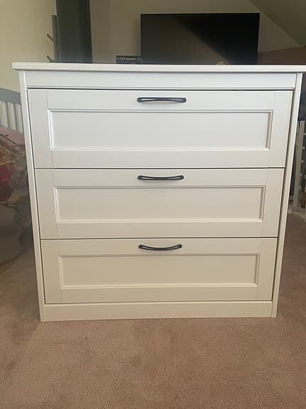 Vit Ikea byrå- Songesand