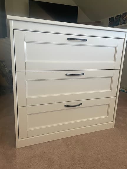 Vit Ikea byrå- Songesand